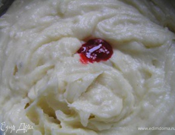 Затем добавить краситель, тщательно перемешать.