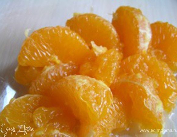 Мандарины очистить от кожуры и пленок.