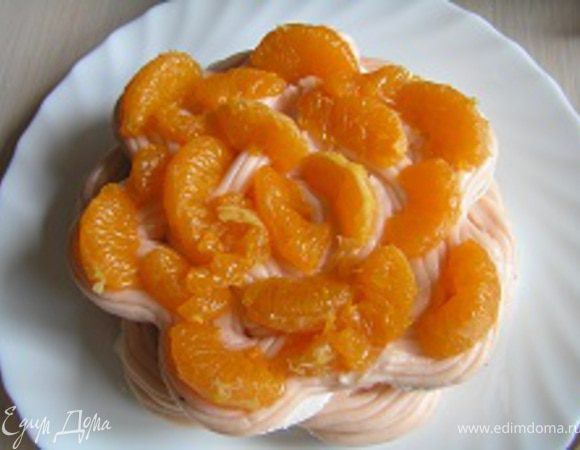 крем, дольки мандаринов,