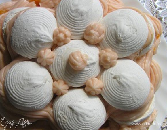 крем, и "верхушки" зефира, украшенные остатками крема. До этого этапа я как-то незаметила, что мой торт "поплыл" :(( Для устранения этих неполадок, советую Вам собирать торт вблизи холодильника, чтобы периодически ставить его в холод, иначе крем расползается и не держит форму, заданную кулинарным шприцем.