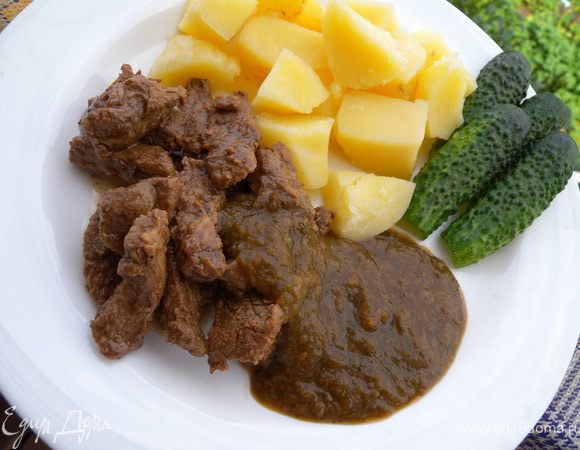 7. Мясо готово, и соус тоже - приятного аппетита!