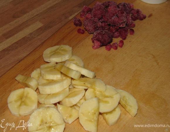 Порезать банан.