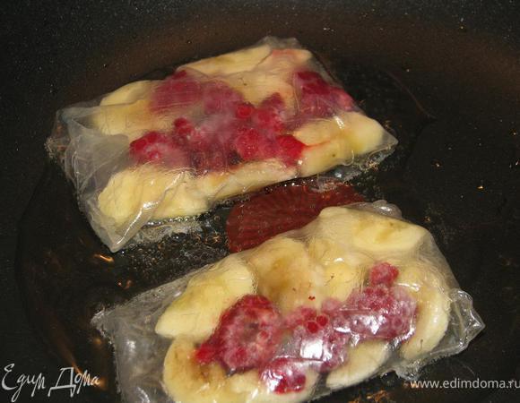 Жарить с двух сторон на растительном масле (можно во фритюре) до золотистой корочки.