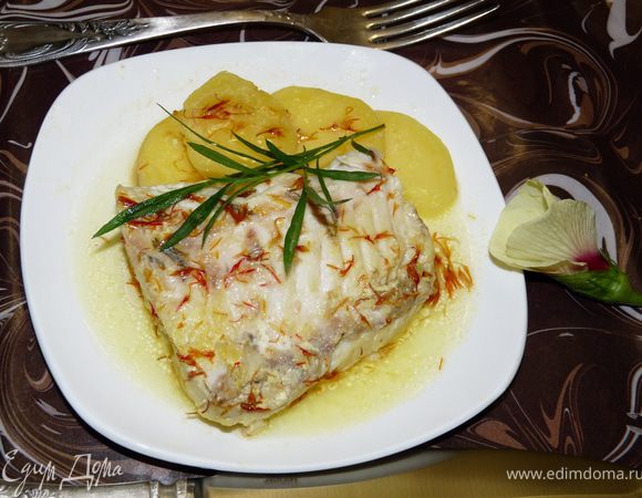 Готовое блюдо сервируем, украшаем веточками тархуна,подаём и получаем наслаждение вкусом. 

P.S. Шафран Вы можете залить кипятком заранее, если хотите придать блюду более насыщенный цвет

