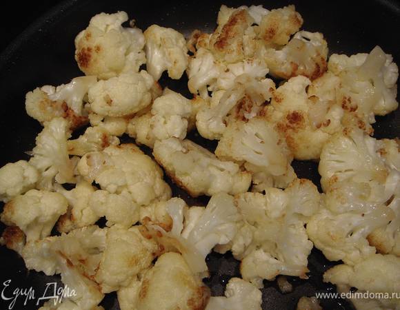 На гарнир я чаще всего подаю спаржу, но в тот день в магазине ее не было и я приготовила цветную капусту. 