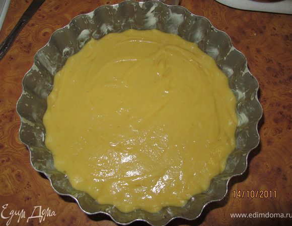 Выложить в смазанную маслом форму. Поставить в духовку на 30-40 минут.