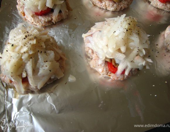 картофель, присыпаем смесью перцев 