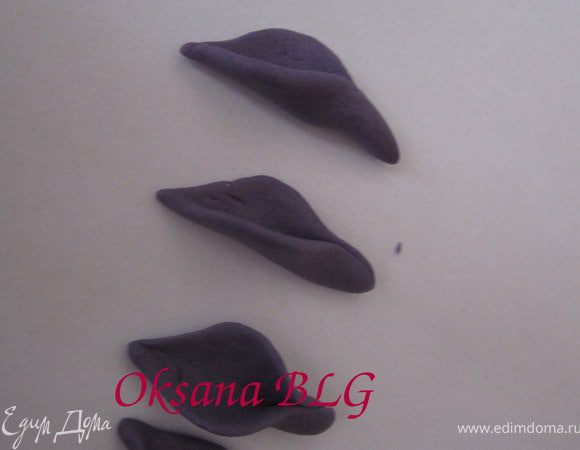 Из них сформировать ушки.