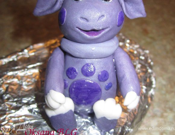 Добавить маленькие фиолетовые кружочки и нарисовать глазки.