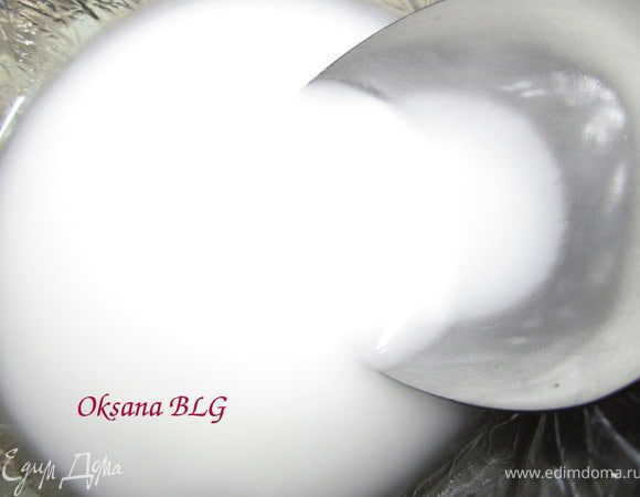 Крахмал залить 2 ст.л. холодной воды, перемешать.