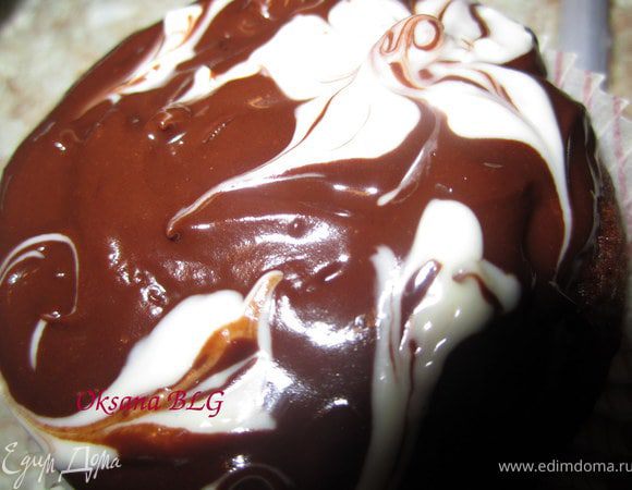 Сверху украсить шоколадом.