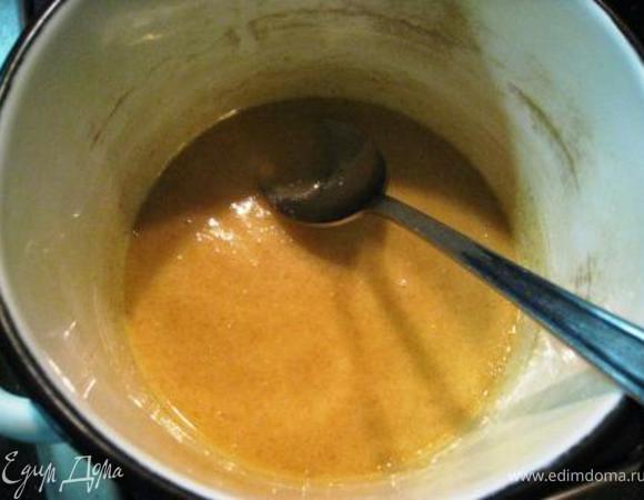 всыпать ст.л. ложку муки, снять с огня, размешать.