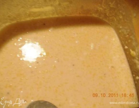 смешать молоко, муку, масло, соль, перец, паприку