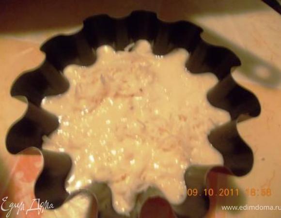 разлить оставшееся тесто.
Выпекать в духовке 15 минут при 230гр, а потом ещё 20 минут при 180гр.
Приятного аппетита!