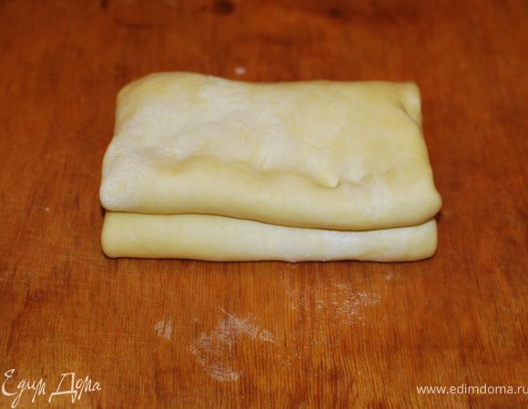 Затем сворачиваем в валик
или опять складываем в несколько слоев
