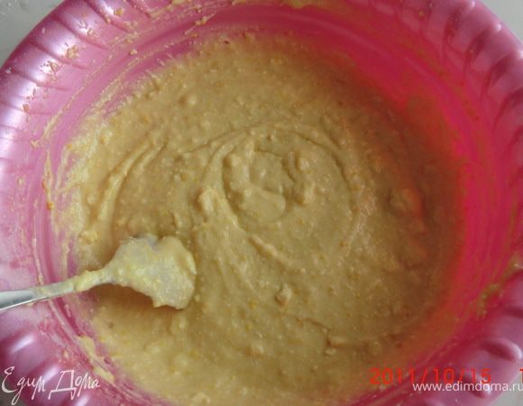  Добавить разрыхлитель и муку, замесить  тесто
