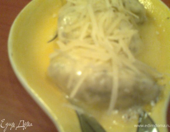 ...посыпать сыром и свежим базиликом.Очень нежно и оригинально!Мы с сыном съели сразу!