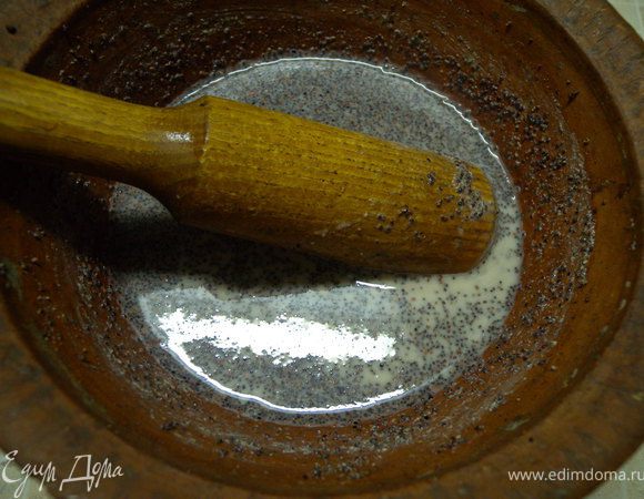 Или с маковым молоком (рецепт http://www.edimdoma.ru/recipes/18826). 