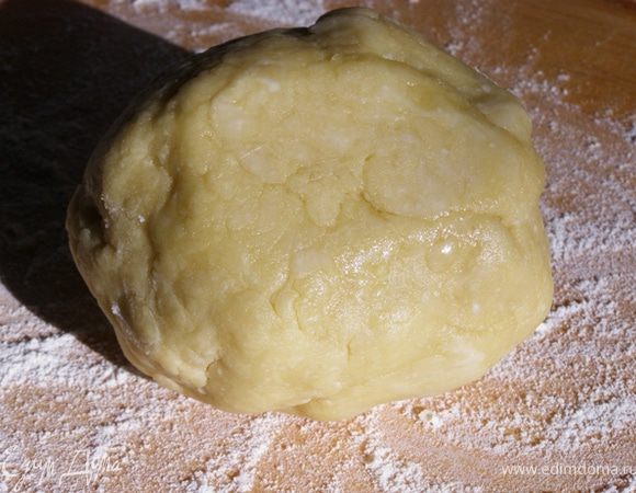 Приготовим песочное тесто по рецепту http://www.edimdoma.ru/recipes/28650 Даем тесту полежать, пока занимаемся начинкой