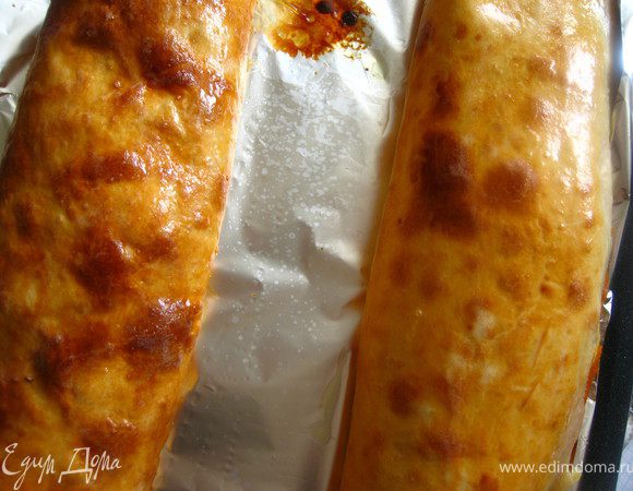 Ставим в разогретую до 190гр духовку. Выпекаем 30 минут, затем яблочный пирог прикрываем фольгой ( он почему-то всегда румянится быстрее и оставляем еще на 5-8 минут. Когда тыквенный тоже станет румяным, достаем. Смазываем сливочным маслом. И теплыми снимаем с фольги.