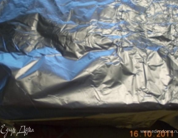 чтобы быстрее пропеклось я сверху всё фольгой накрыла и в духовку на 20 минут засунула, 200гр