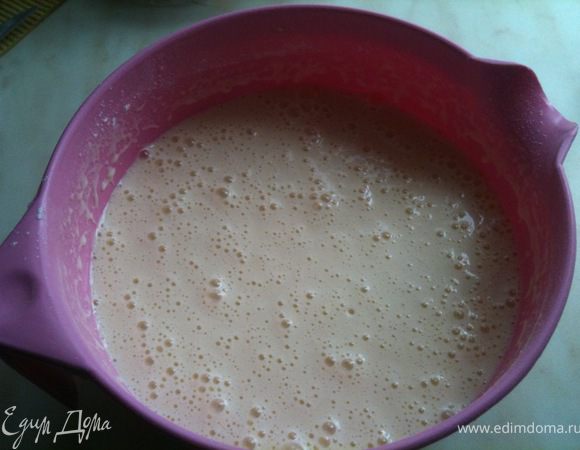 Приготовить блинное тесто из всех инградиентов.