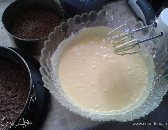 14.  В блендере взбить творог, сметану, персики, сахар, ванилин и краситель. 