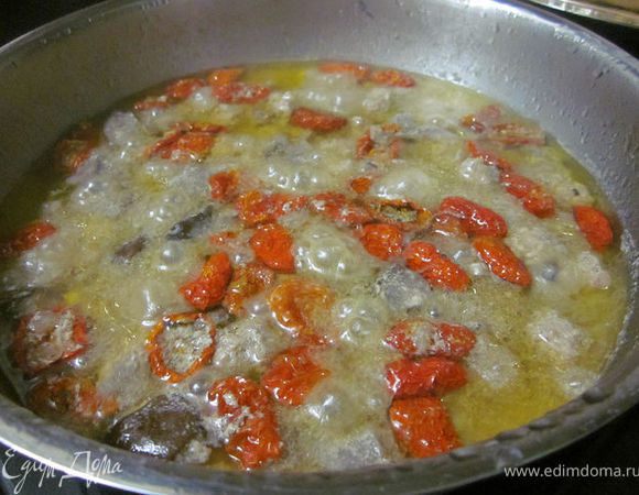 и помидоры. Перемешиваем и тушим ещё минут 10.