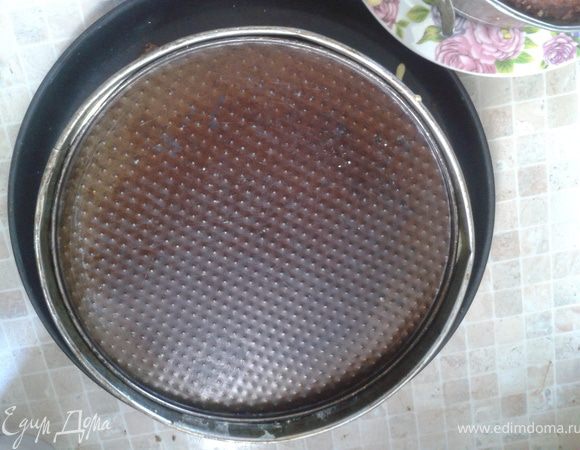 21. Сверху лучше положить что-то ровное с грузом чтобы не деформировался верх. Я накрыла дном от формы. 