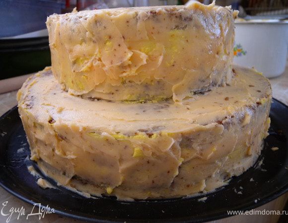 36.  Смазать частью крема. Можно неровно, главное, чтобы крем был ооочень теплым и вцепился к суфле. Отправить в холодильник. 