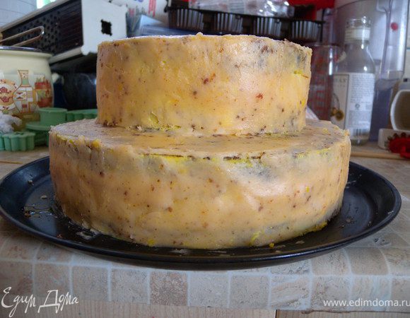 37. Разровнять горячим ножом. Смазать уже ровно второй частью крема и опять в холодильник. 