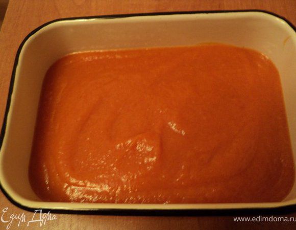 Тыквенное суфле вылить в лоток и поставить в холодильник на 2 часа для застывания.
