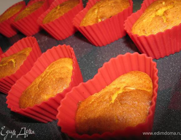 Выпекать в заранее прогретой духовке 30 минут при 190 и еще 10 минут при 180. Приятного чаепития)))