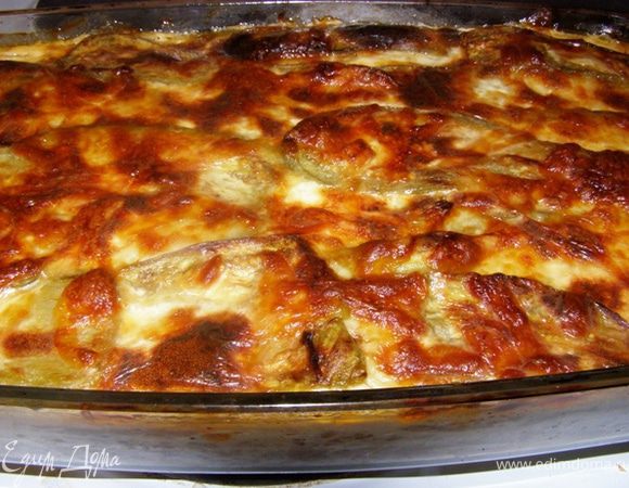 Ставим баклажанницу в горячую духовку и запекаем при 200 гр 30 минут.