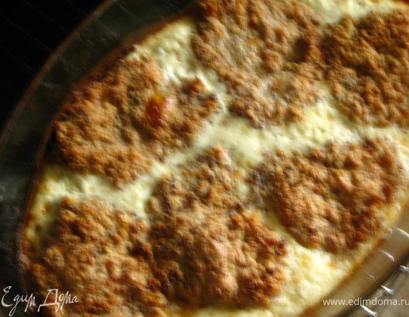 Выпекаем 20 минут. а дальше я сделала так: яйцо, которое осталось от панировки, смешала с 50 мл сливок и  добавила в мясо, (мы ведь барышни хозяйственные , у нас ничего не пропадет.....) оставила в духовке еще на 5 минут.  А в результате получилась такая симпатичная, яично- сливочная перинка для наших отбивных!