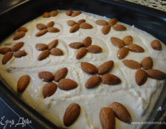 Украсить миндалем =)
