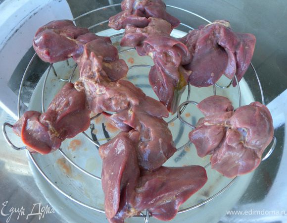 2. Выложить аккуратно на решетку гриля (аэрогриля). Готовить при 200 С. 