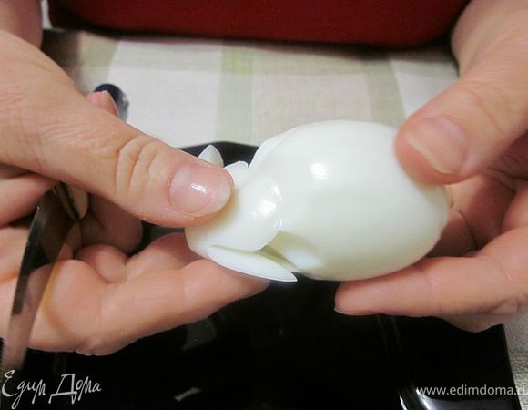 4)Потом чуть надавливая снимаем заготовку.