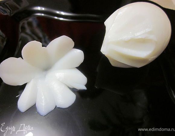 6)Из одного яйца можно вырезать 2. а иногда и 3 ромашки. Пока не дойдёте да желтка.