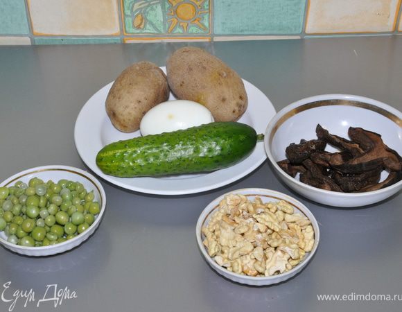 Филе и грибы отварить и порезать соломкой.