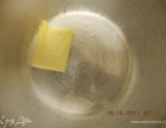 растопить масло,добавить сахар,апельсиновый сок и варить,помешивая до растворения сахара