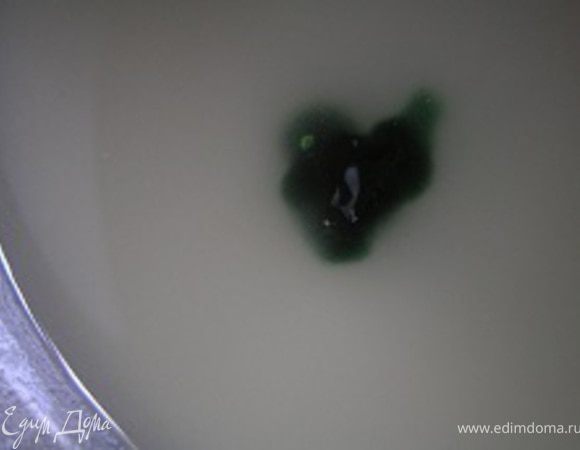 затем добавить краситель,