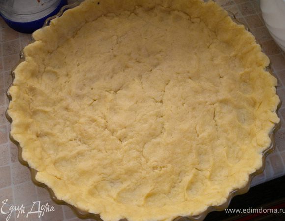 1. Замесить тесто из указанных ингредиентов. Разровнять по форме. Выпекать при 230 до "золота". 