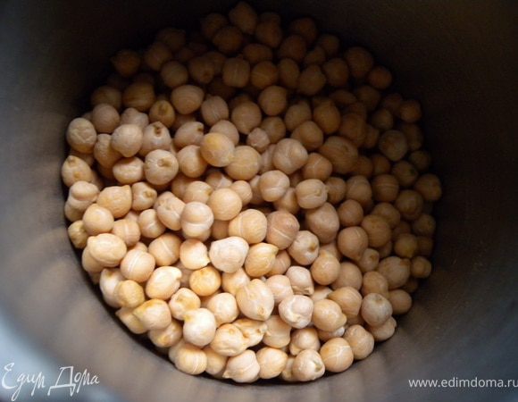 2. Нут промыть водой. Можно предварительно замочить. 