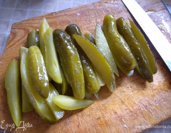 4. Огурцы порезать соломкой. http://www.edimdoma.ru/recipes/26386