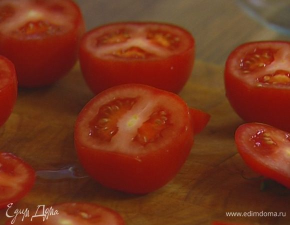 У помидоров срезать верхнюю часть.