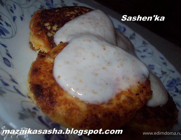 подаем к столу полив их медом, сметаной или как я йогуртом. у меня был йогурт со злаками.))) Очень вкусно.)