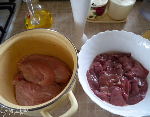 1. Мясо и печень помыть. 
