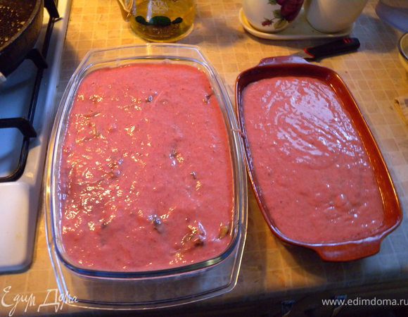 7. Залить смесью. Выпекать в духовке на решетке а на нижний уровень установите противень с водой.Около  1,5 часа и более при 160С. 