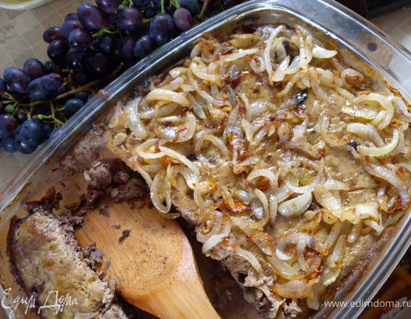 9. Поджарить лук. Посыпать сверху на готовый паштет. Приятного аппетита!